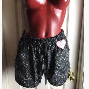 ZRUCCI CUTE PAISLEY PULL ON -ELASTIC WAIST - GYM SHORTS -JUNIORS SIZE L LARGE